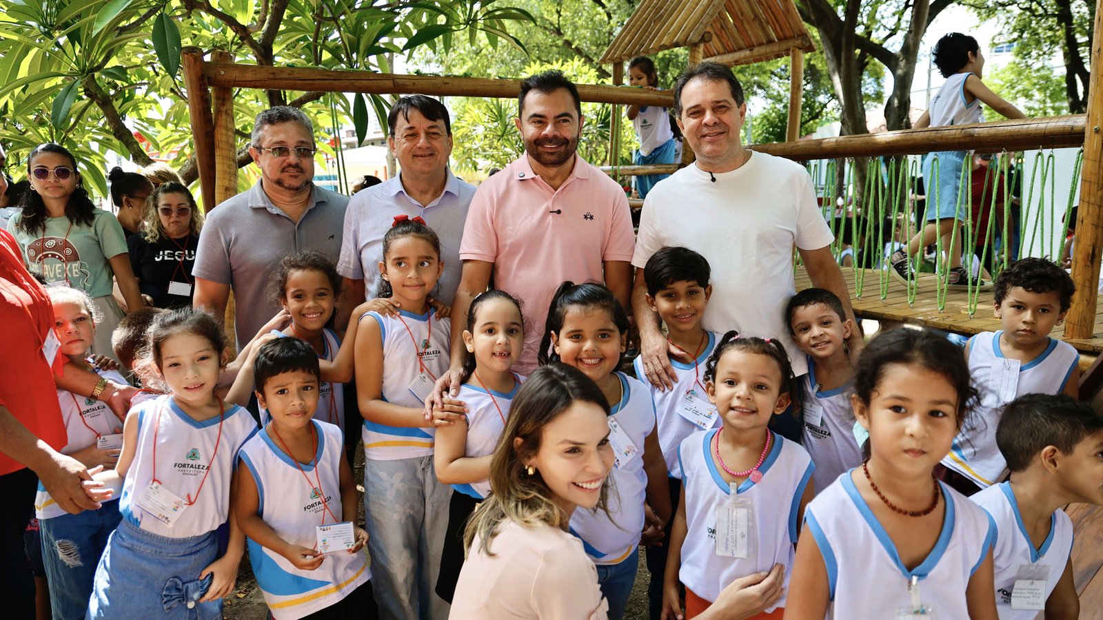 Prefeitura de Fortaleza inicia entrega de 100 parquinhos para escolas e creches municipais